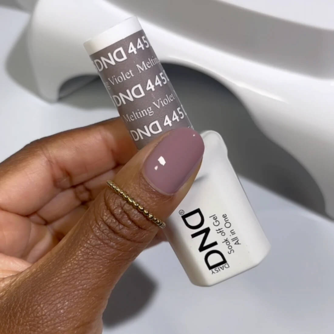 DND Gel Polish ONLY - #445 Melting Violet