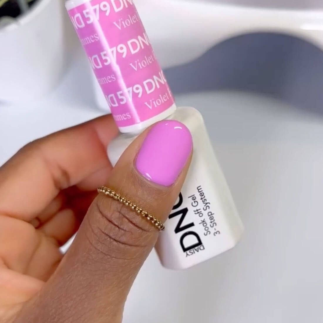 DND Gel Polish ONLY - #579 Violet Femmes