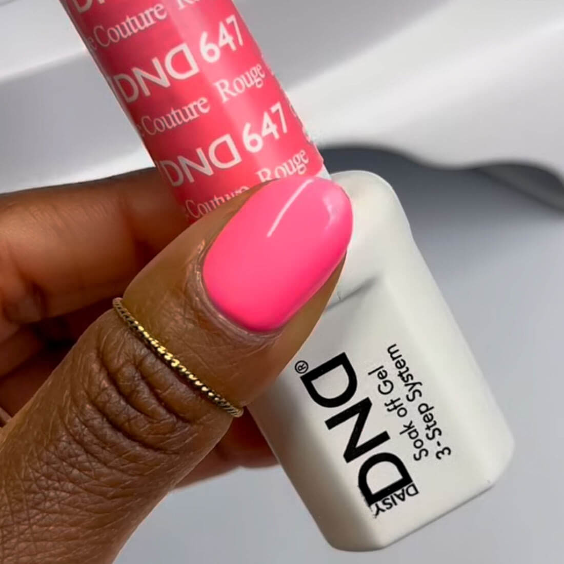 DND Gel Polish ONLY - #647 Rouge Couture