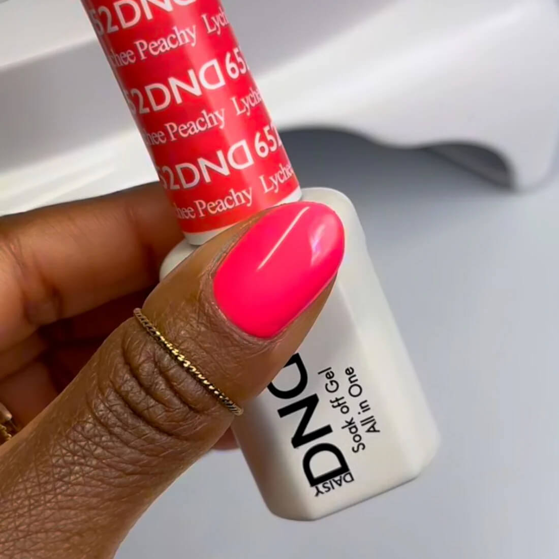 DND Gel Polish ONLY - #652 Lychee Peachy