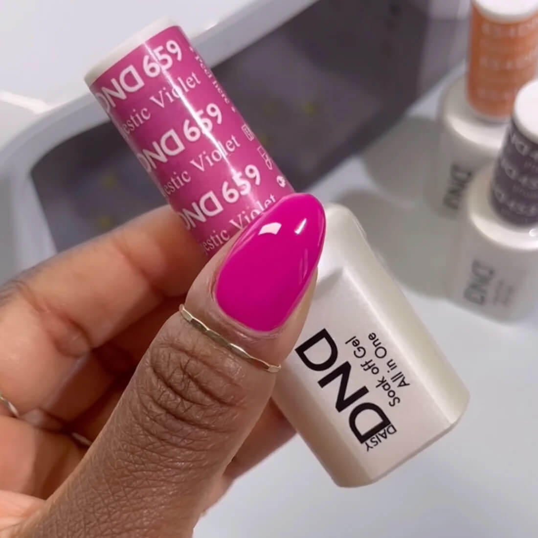 DND Gel Polish ONLY - #659 Majestic Violet
