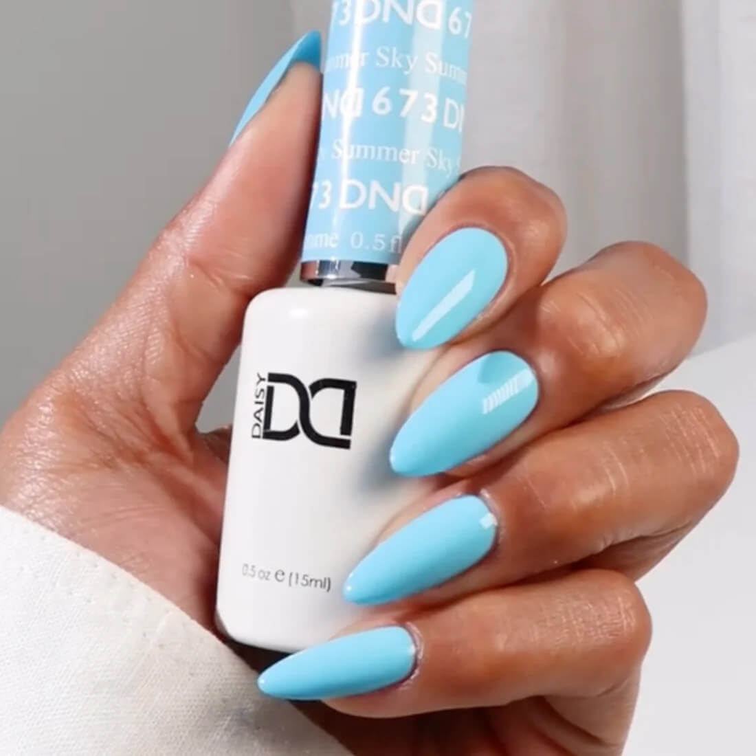 DND Gel Polish ONLY - #673 Summer Sky