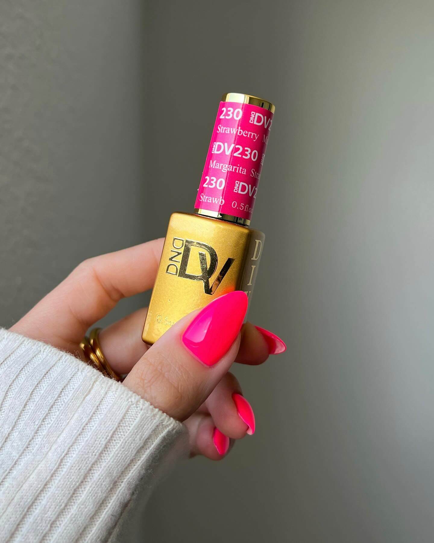 Diva Duo 1 Nail Lacquer + 1 Gel Polish - #230 Strawberry Margarita